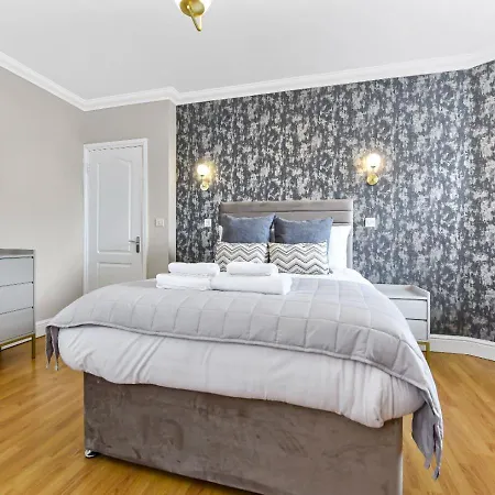 Central Charm: Stylish & Comfy 2Br Flat In Central Londen Buitenkant foto